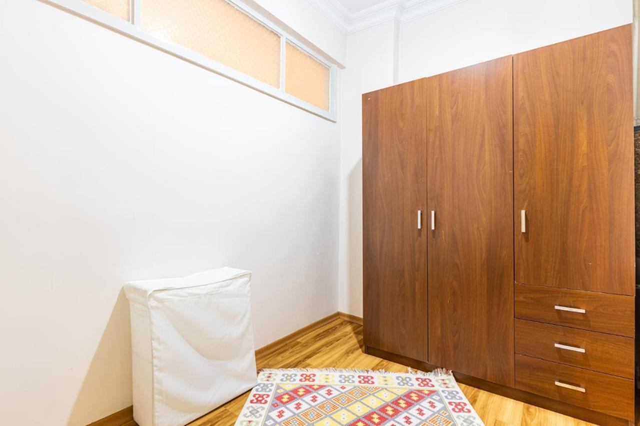 Daire Spacious Flat 10 Min To Dolmabahce Palace